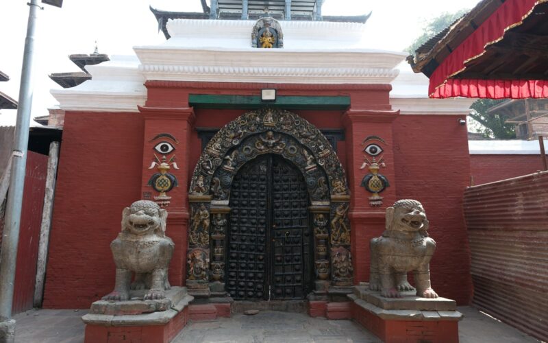 A building with statues of lions in front of it