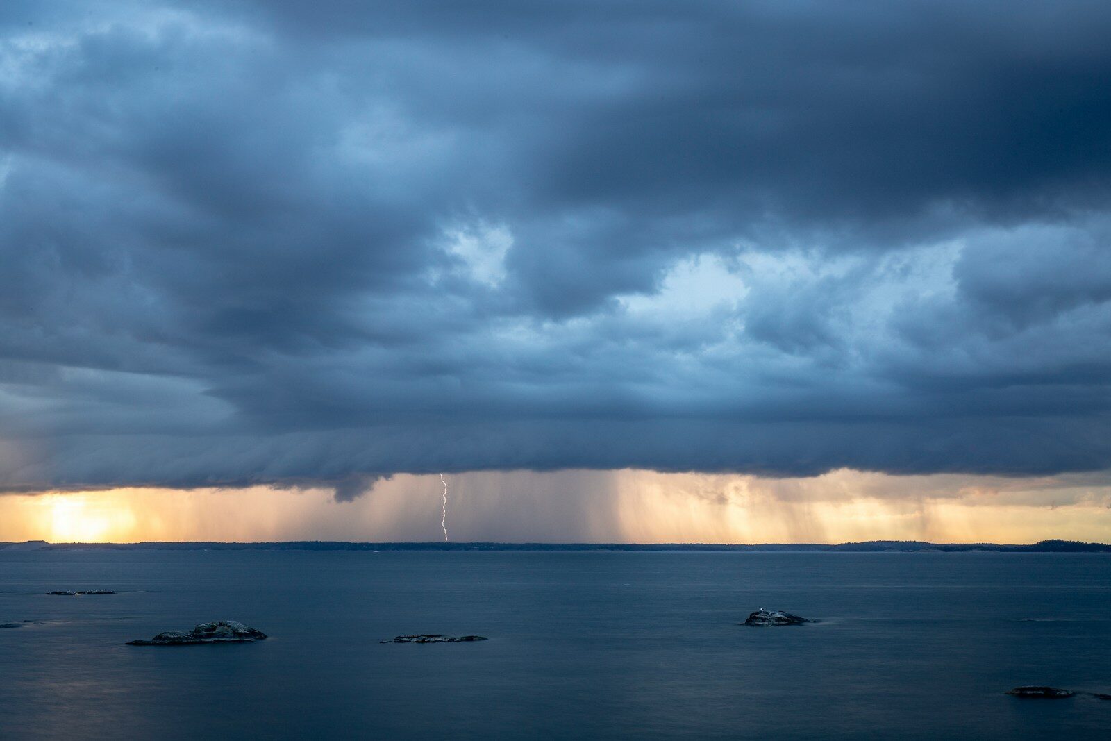 ocean thunderstorm scenery